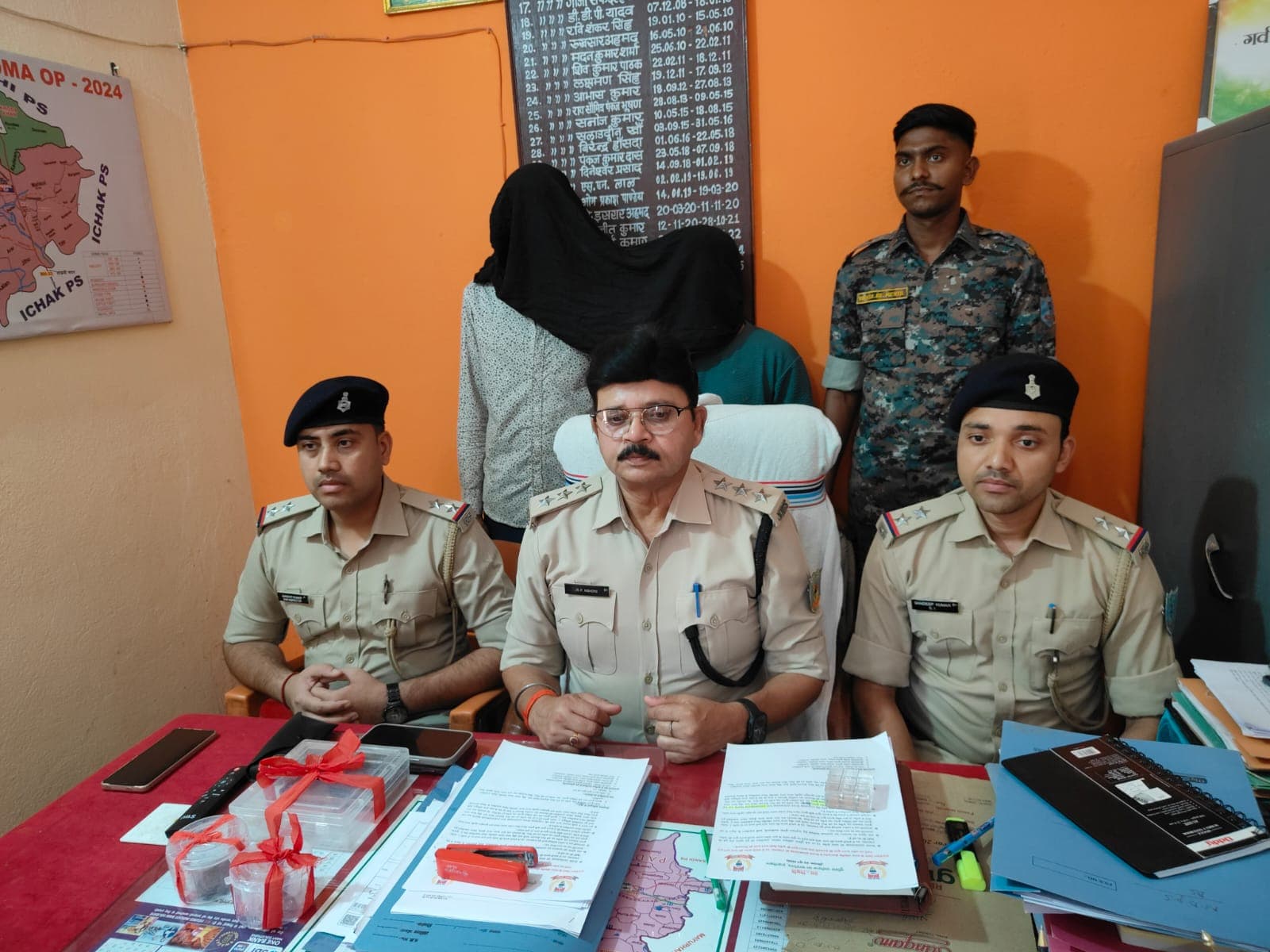 हजारीबाग में ब्राउन शुगर की खेप के साथ दो तस्कर गिरफ्तार, पुलिस की बड़ी कार्रवाई