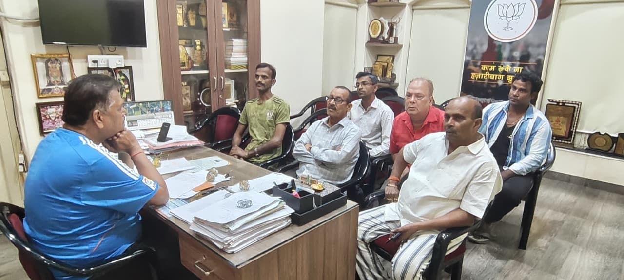 बड़ा बाजार दुर्गा पूजा महासमिति के पदाधिकारियों ने सांसद मनीष जायसवाल से की शिष्टाचार मुलाकात