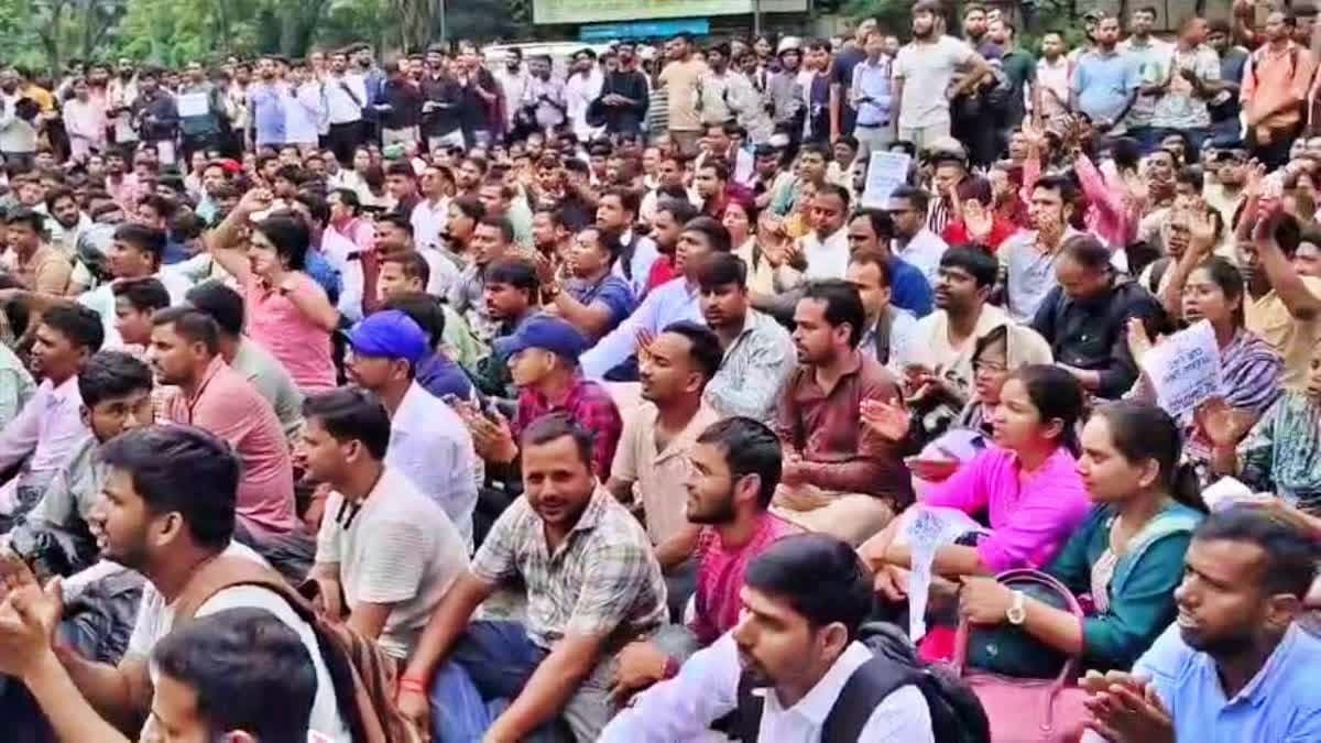 JSSC-CGL परीक्षा रद्द होने के विरोध में कर्मचारी सड़क पर, रांची में प्रदर्शन