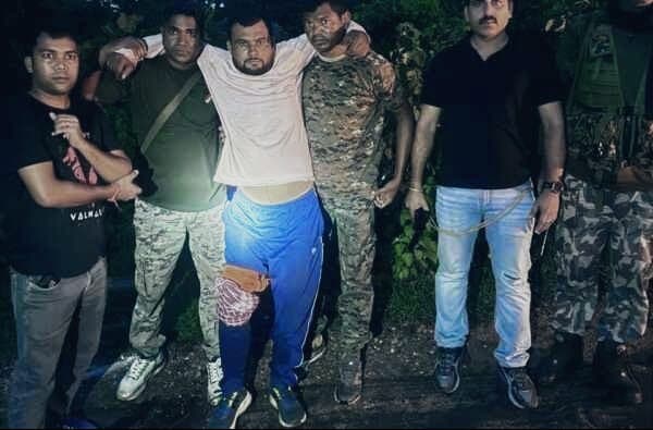 पुलिस व प्रिंस खान गैंग में मुठभेड़, एक अपराधी का हाफ एनकाउंटर बड़कागांव थाना प्रभारी दीपक सिंह की बड़ी कार्रवाई