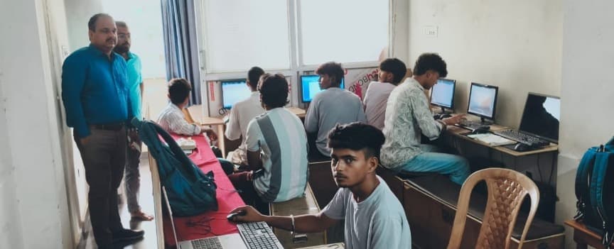 बरही सीओ ने किया  रोशन कंप्यूटर इंस्टीट्यूट का औचक निरीक्षण, पाई गई कई अनियमितताएं 