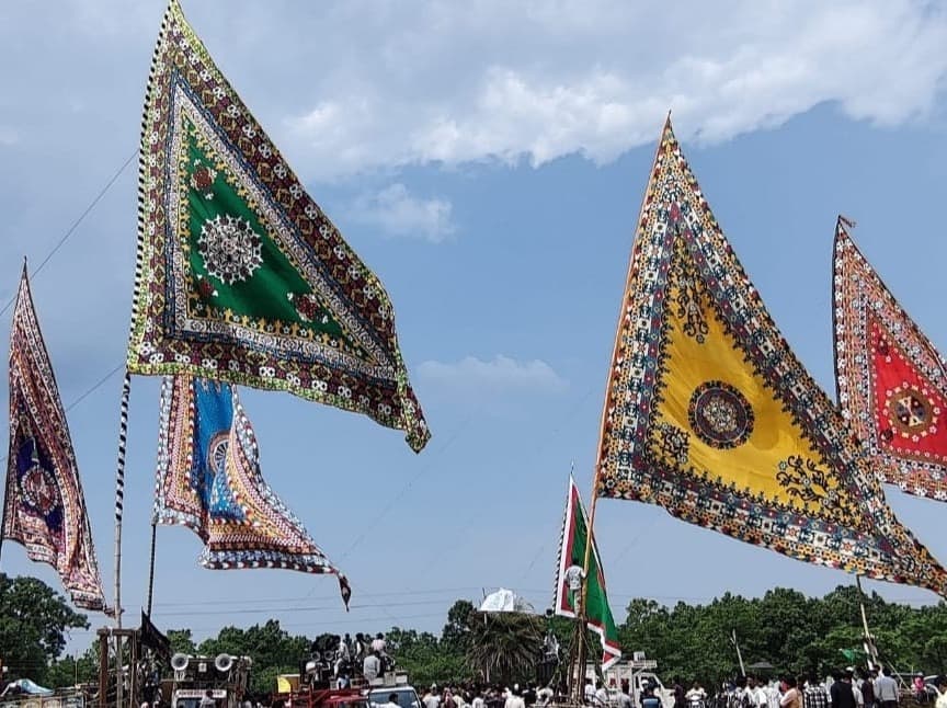 गगन चुम्बी निशानों ने छोड़ी अपनी छाप नवमी तारीख छड़वा मोहर्रम मेला पर उमड़ा जनसैलाब 