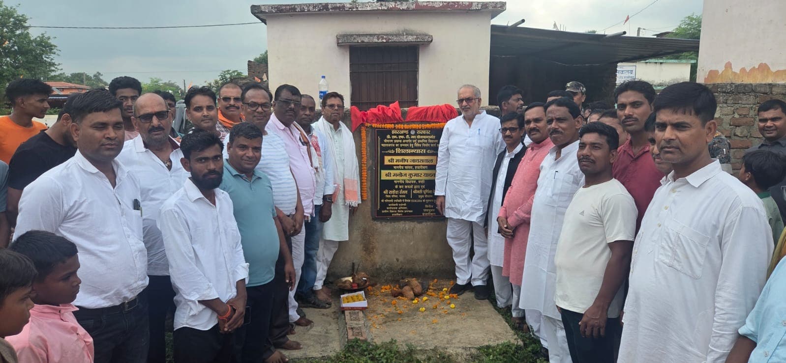 78 लाख की लागत से महराजगंज स्कूल का होगा कायाकल्प, विधायक ने किया शिलान्यास