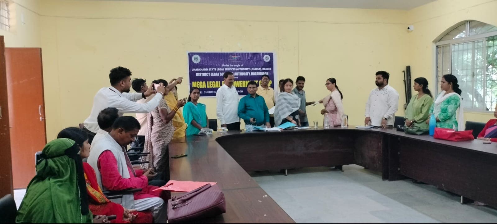 मेगा विधिक सशक्तिकरण शिविर में ग्रामीणों को मिला योजनाओं का लाभ।