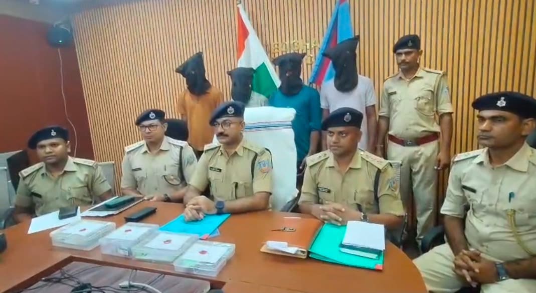 देवघर में साइबर अपराधियों के खिलाफ पुलिस की बड़ी कार्रवाई, चार गिरफ्तार