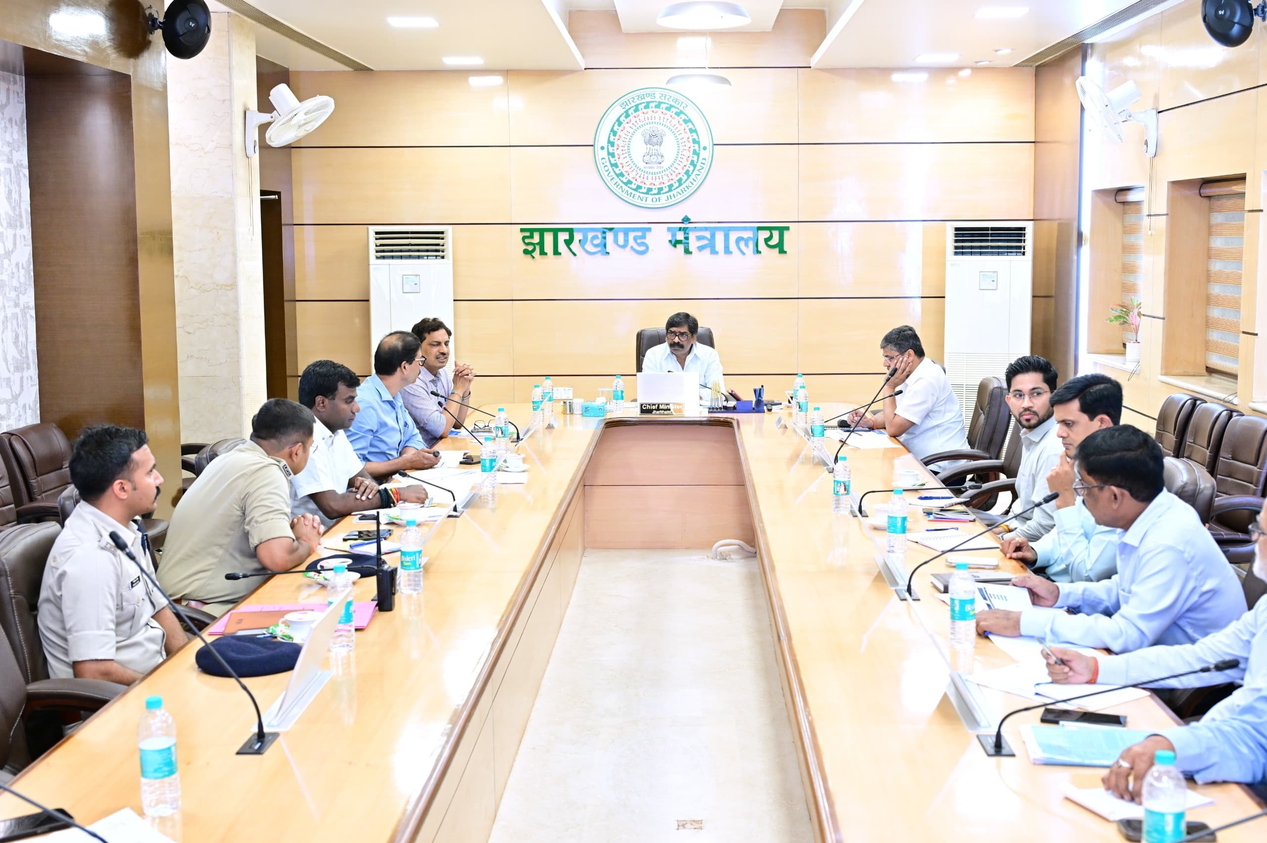 हेमंत सोरेन ने नगर विकास एवं पथ निर्माण विभाग की योजनाओं की समीक्षा की