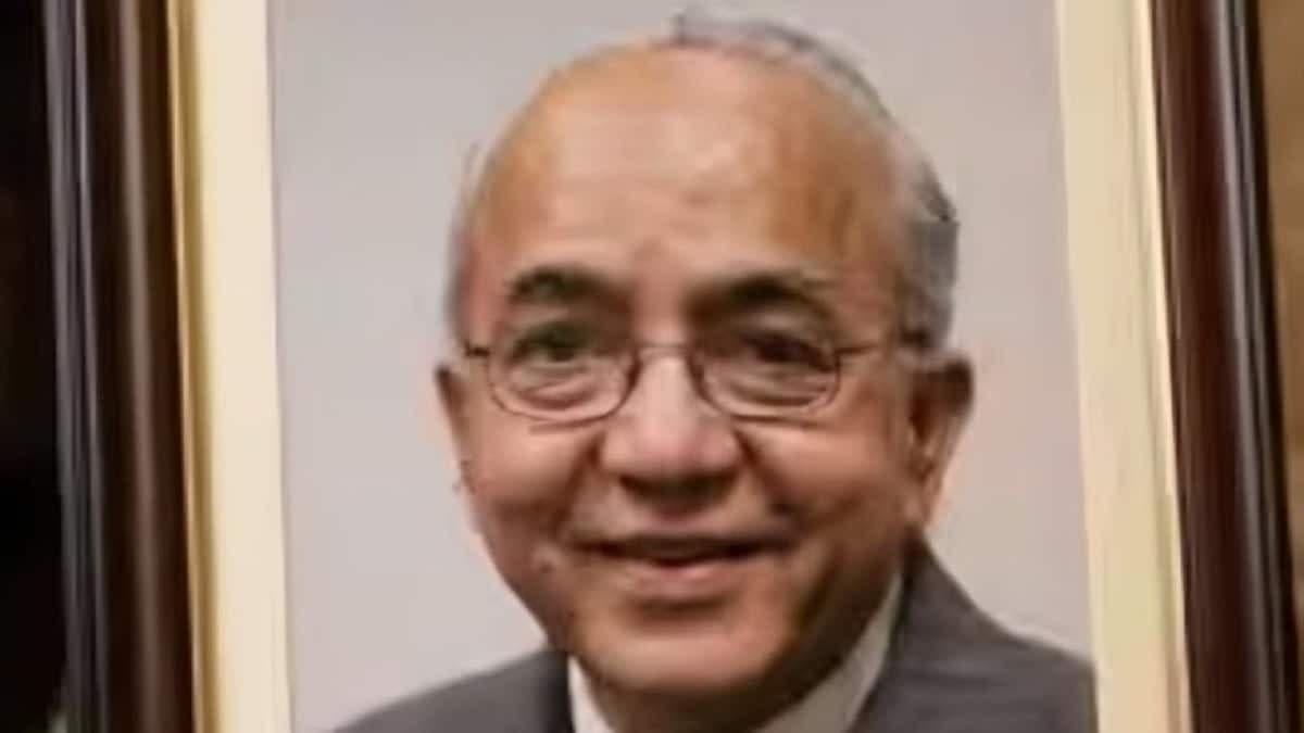 दिल्ली के पूर्व मुख्य सचिव राकेश मेहता ने की आत्महत्या, नोएडा स्थित घर में मिला शव