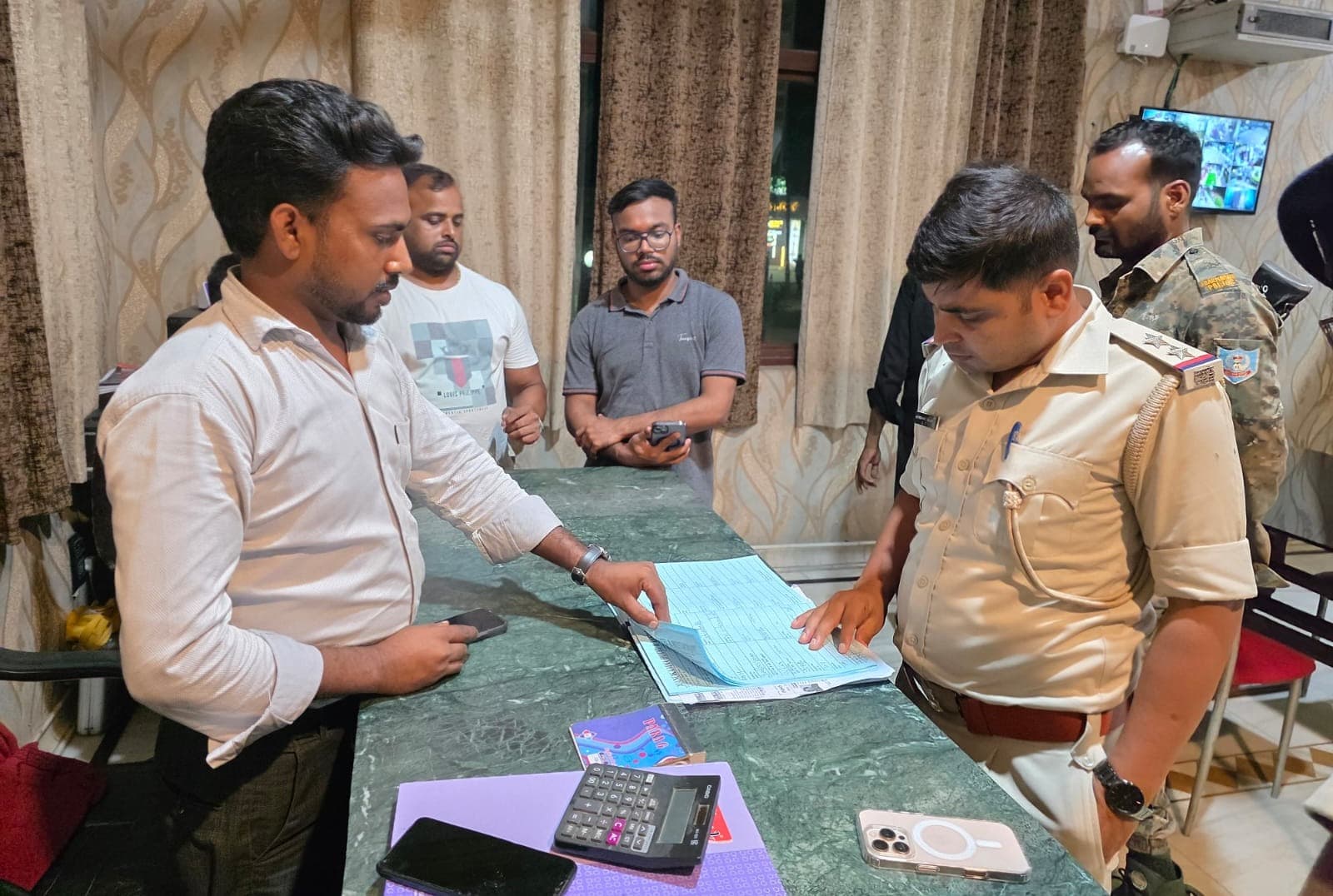 जेएसएससी फील्ड वर्कर परीक्षा को लेकर कोर्रा थाना पुलिस की छापेमारी, होटलों की हुई जांच