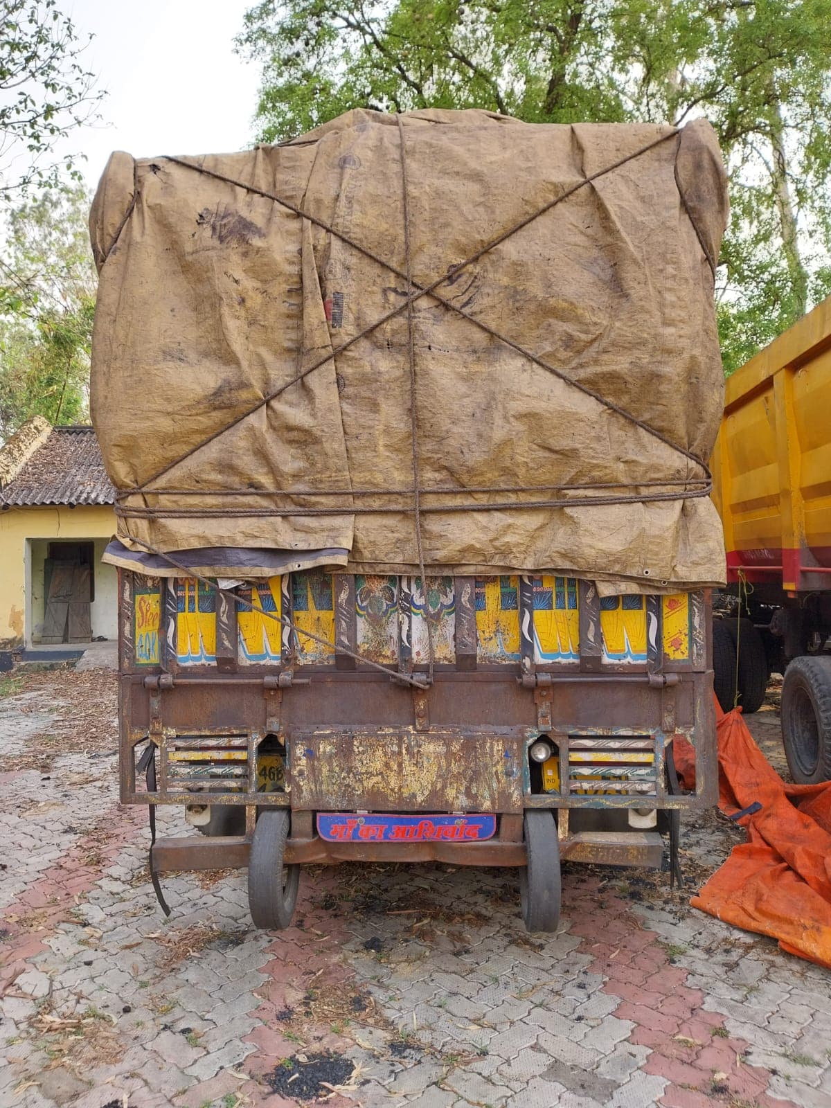वन विभाग की बड़ी कार्रवाई, कोयला लदा ट्रक जब्त