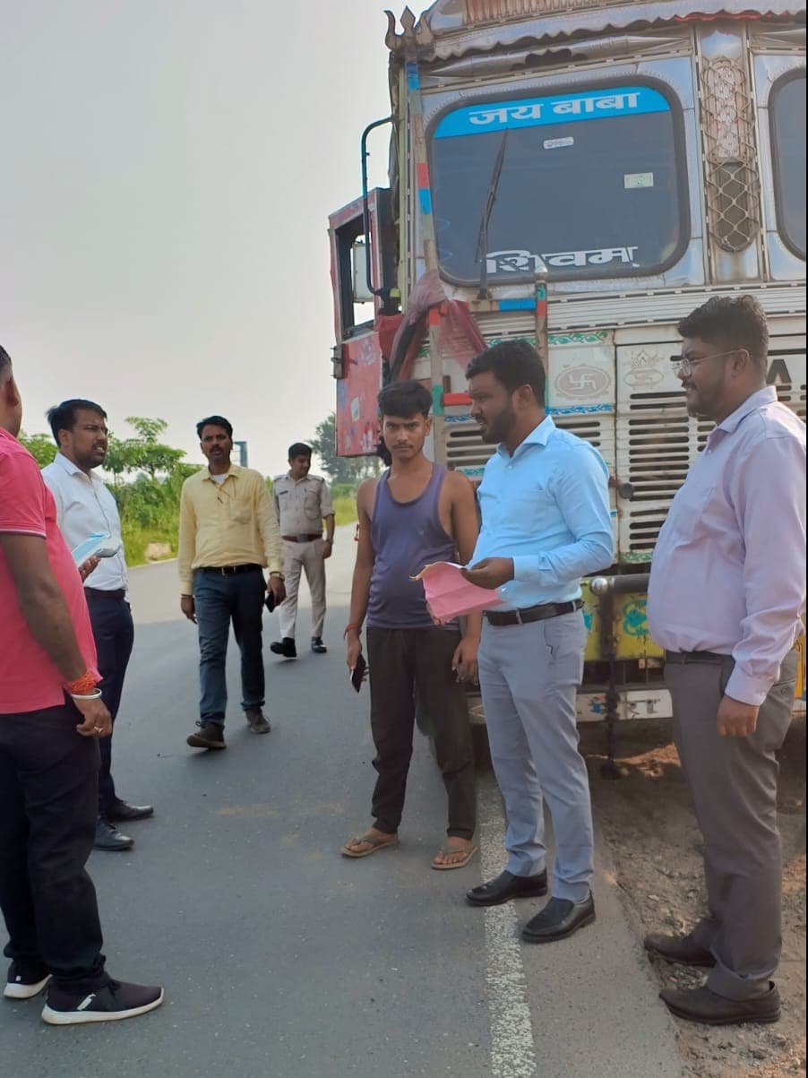 नो-पार्किंग जोन में भारी वाहनों पर कार्रवाई, सात वाहन पकड़े