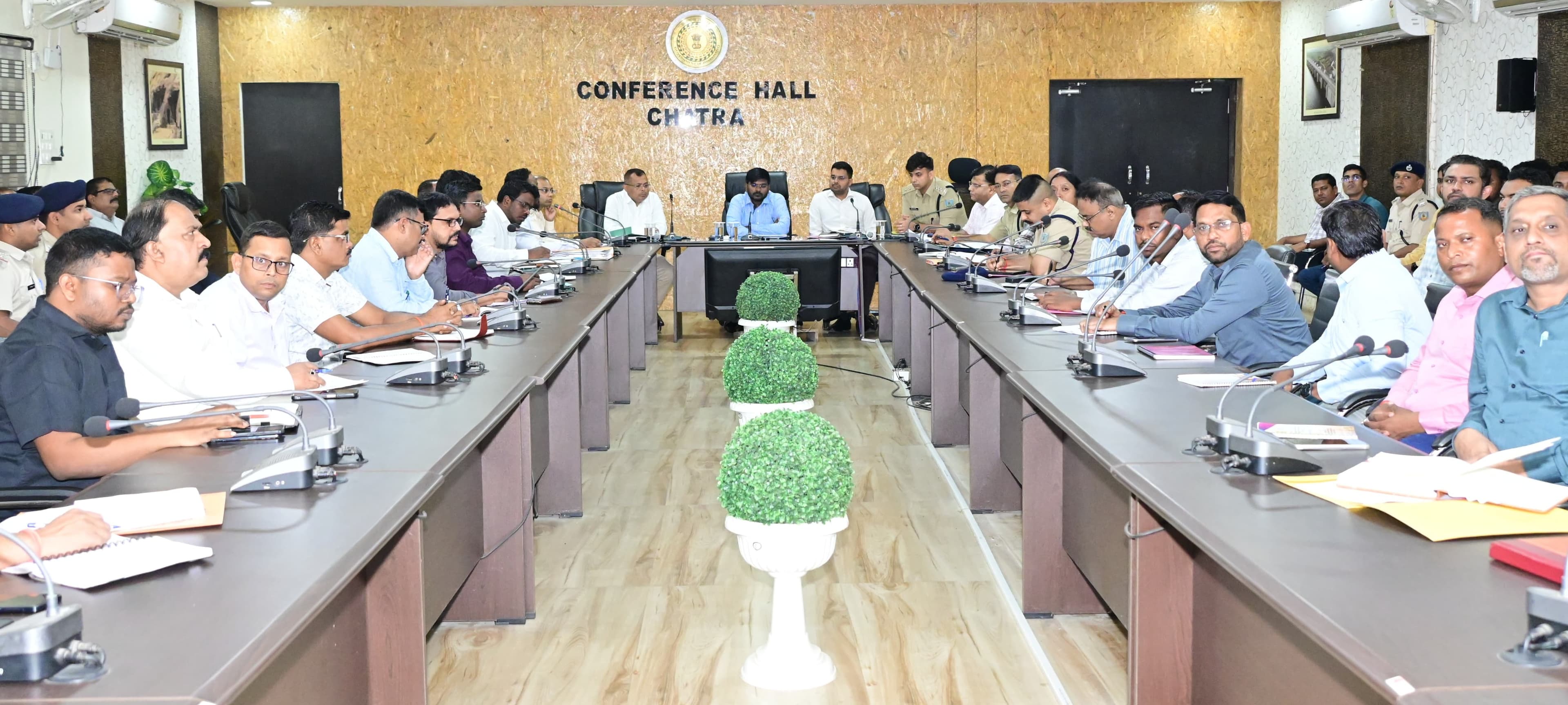 अवैध खनन पर प्रशासन सख्त, डीसी बोले– नियमित छापेमारी बढ़ाएं, दोषियों पर हो कड़ी कार्रवाई