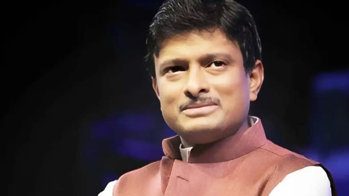 कोलकाता में TMC पार्षद की गिरफ्तारी पर फूटा जनता का गुस्सा, कोर्ट ले जाते समय फेंके गए अंडे