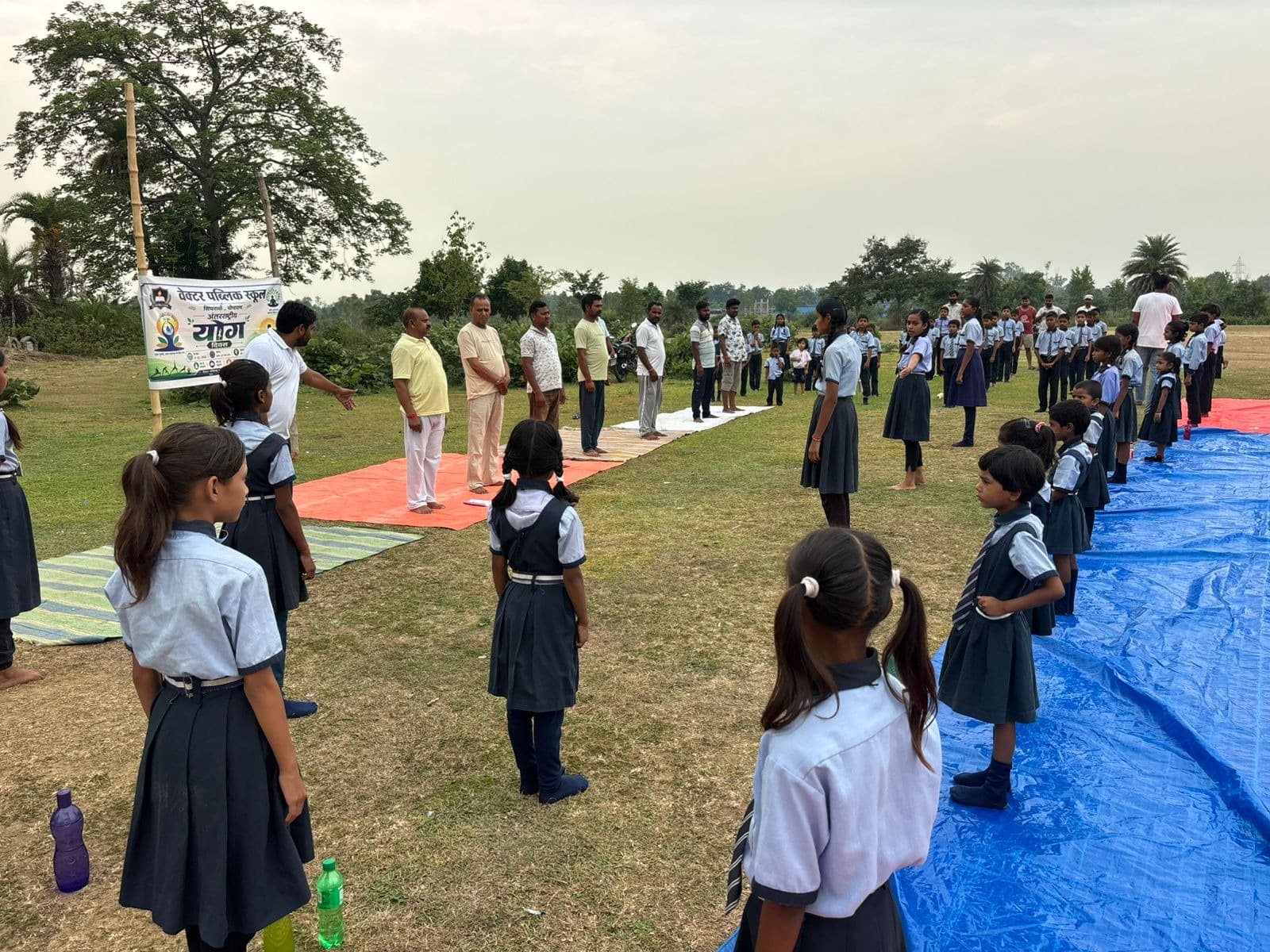अंतरराष्ट्रीय योग दिवस के अवसर पर वेक्टर पब्लिक स्कूल में योग शिविर का भव्य आयोजन