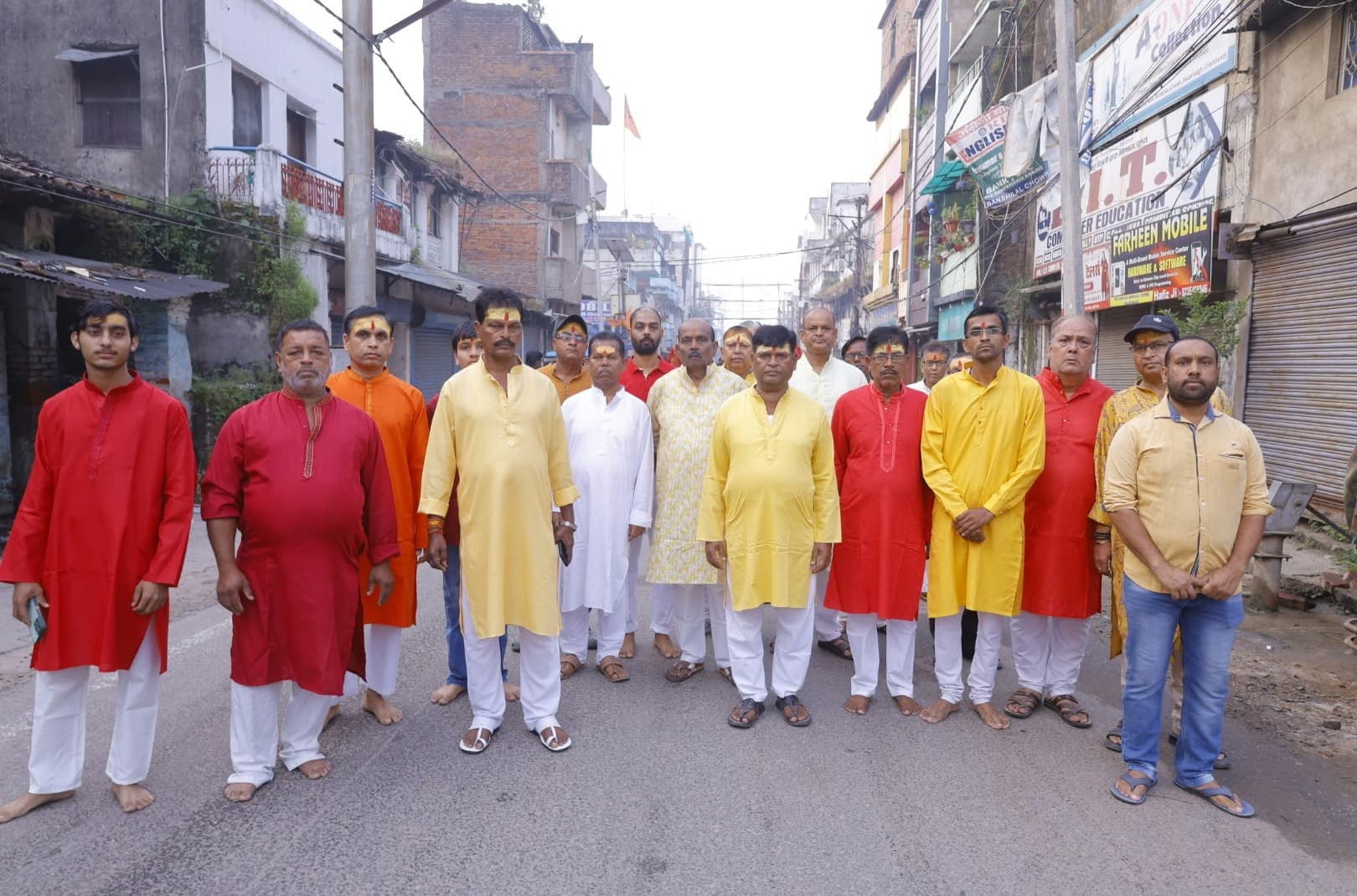 आस्था: बड़ा बाजार दुर्गा पूजा महासमिति की निकली भव्य डोली यात्रा