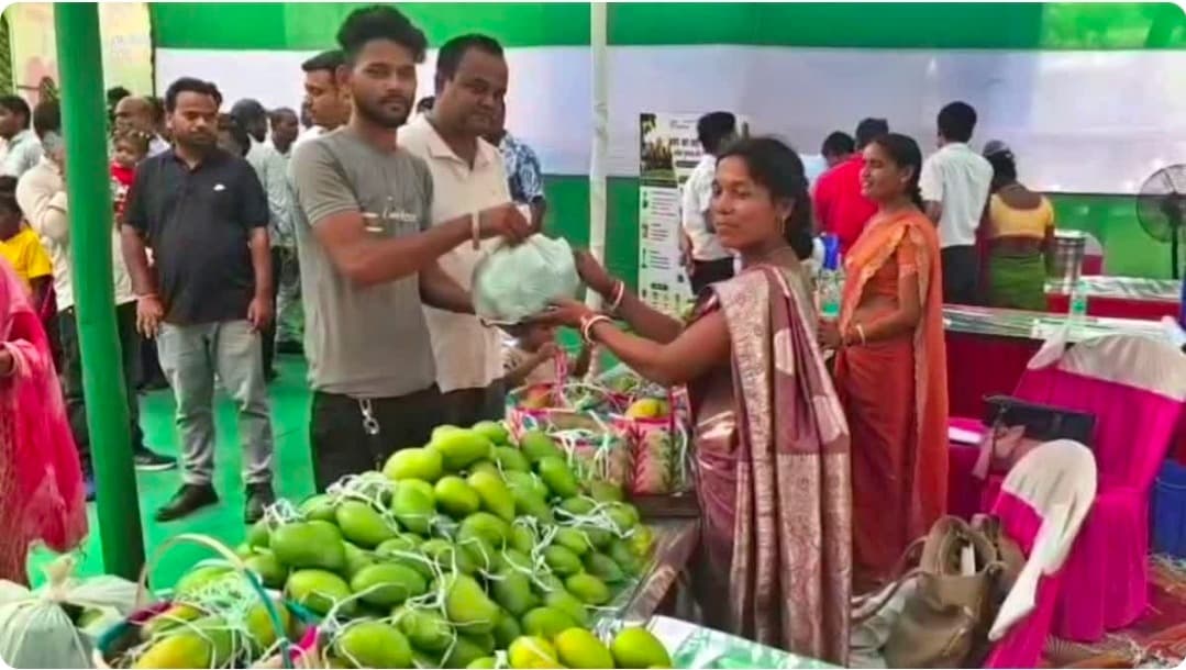 बोकारो में आम्रलिका आम महोत्सव ने किसानों को दिलाई बड़ी कमाई