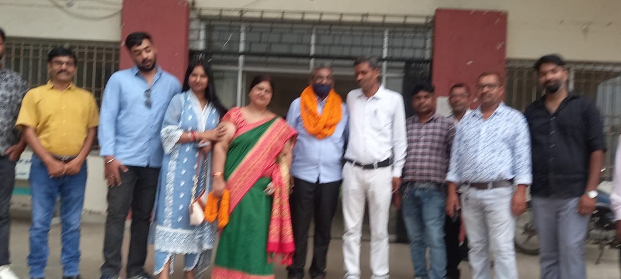 कटकमदाग प्रखंड कार्यालय के प्रधान सहायक अमित रंजन बरदियार सेवानिवृत्त, भावभीनी विदाई