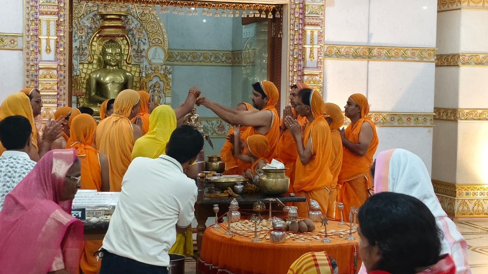 दशलक्षण महापर्व का आठवां दिन उत्तम त्याग धर्म के रूप में मनाया गया