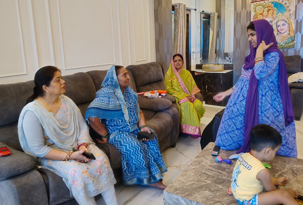 दुःख की घड़ी में परिवार के साथ खड़ी हुईं शैफाली गुप्ता, अर्चना मिश्रा के निधन पर जताया गहरा शोक