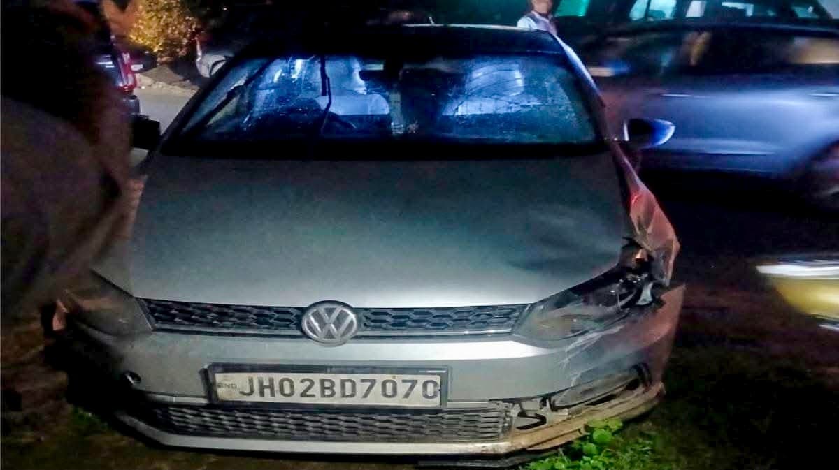 हजारीबाग में तेज रफ्तार वाहन की टक्कर से स्कूल वार्डेन की मौत, दो युवक