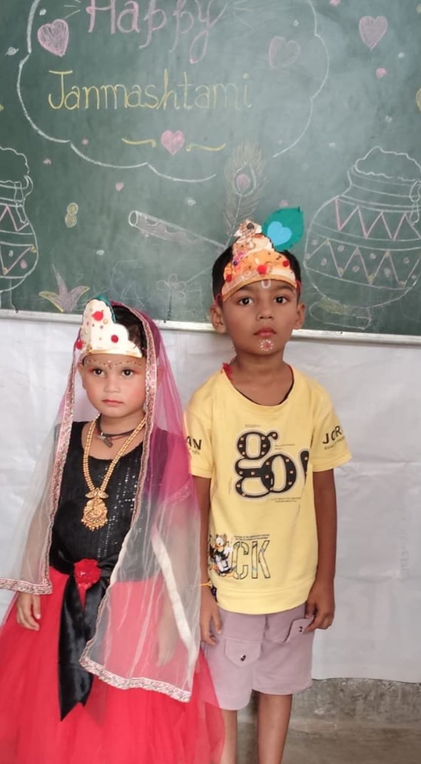 ए.एन. शिशु विद्या मंदिर बरसोत में धूमधाम से मना श्रीकृष्ण जन्माष्टमी महोत्सव, राधा-कृष्ण के रूप में सजे बच्चों ने मोहा मन
