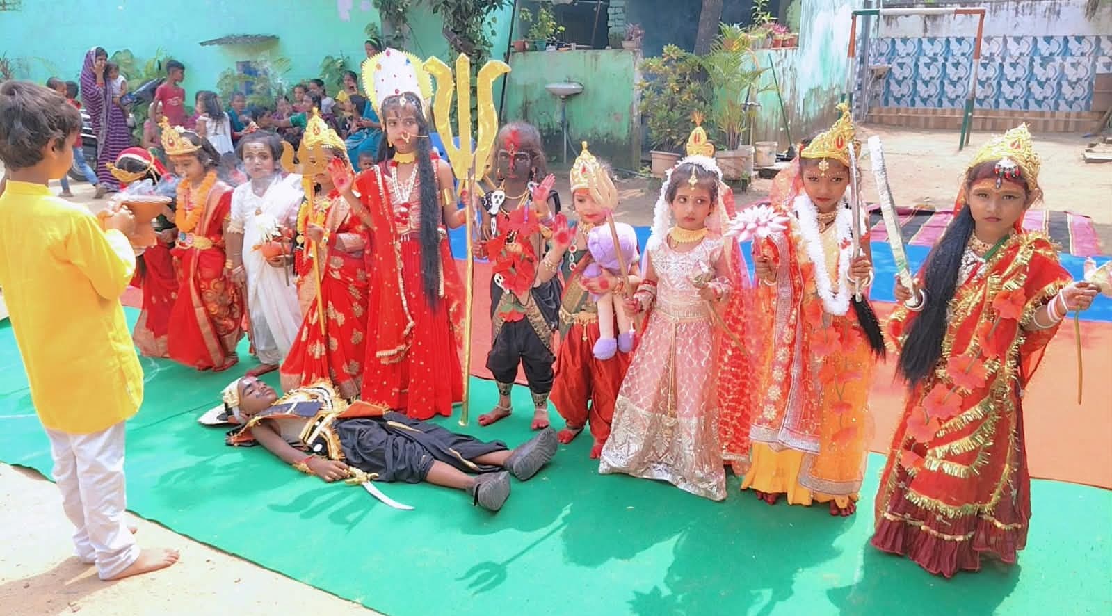 अनमोल प्ले स्कूल में नवरात्रि की धूम, डांडिया की थाप पर थिरके नन्हे-मुन्ने बच्चे