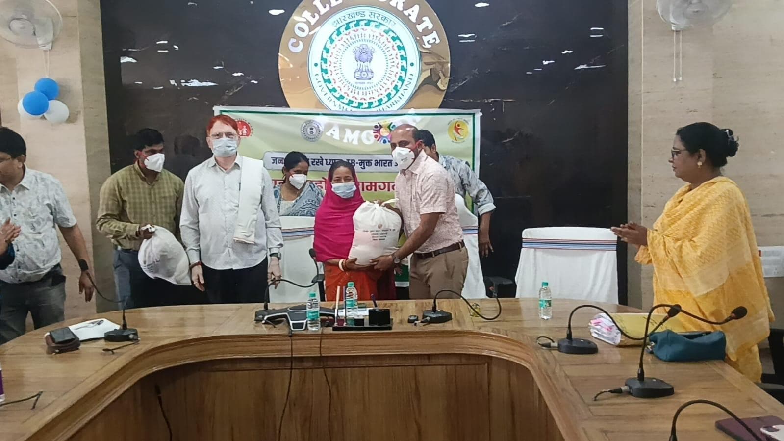 रामगढ़ में 38 टीबी मरीजों को मिली पोषण पोटली