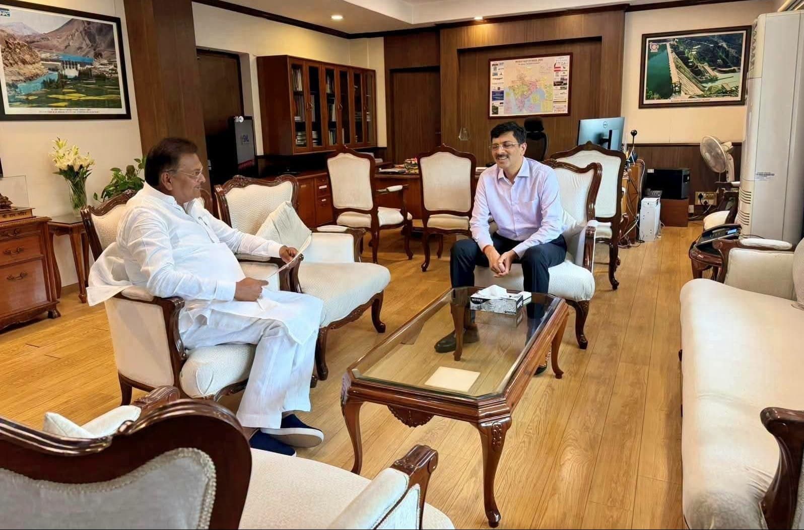 एनटीपीसी विस्थापितों के मुद्दे पर ऊर्जा सचिव से सांसद मनीष जायसवाल की अहम बैठक