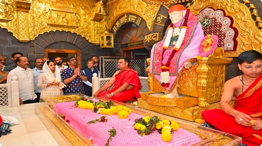 शिरडी में साईं बाबा के दरबार पहुंचे सीएम हेमंत सोरेन, राज्यवासियों की सुख-समृद्धि का मांगा आशीर्वाद