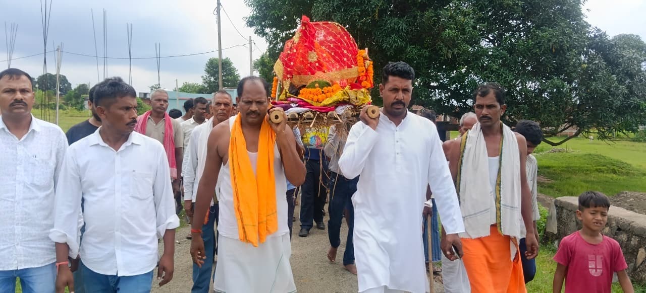 पूर्व विधानसभा प्रत्याशी केदार यादव ने शव यात्रा में शामिल होकर दी श्रद्धांजलि