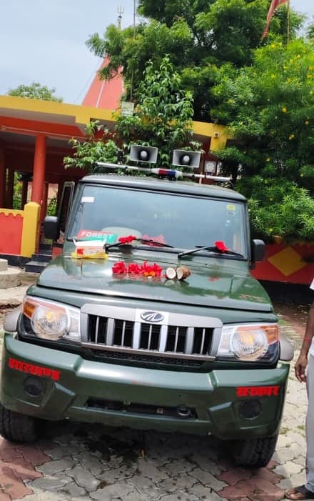 चौपारण प्रादेशिक वन क्षेत्र को मिला नया स्कॉर्ट वाहन, इस्तेमाल बरकठा रेंज में होने से उठे सवाल