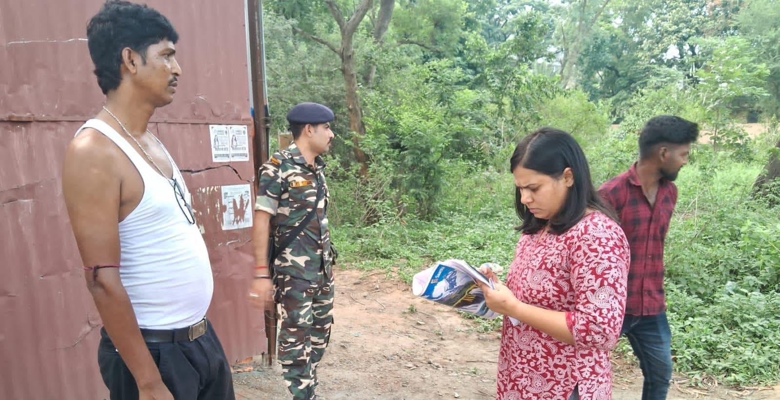 चास में अवैध ईंधन कारोबार पर प्रशासन का बड़ा प्रहार, छापेमारी में पेट्रोल-डीजल और इथेनॉल का जखीरा जब्त