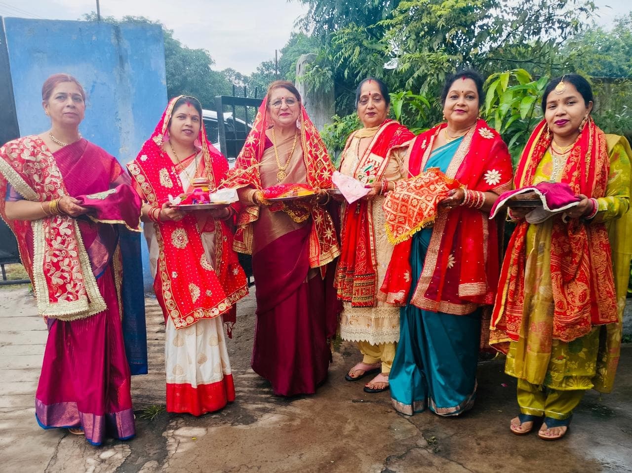 भुरकुंडा कोयलांचल में भक्तिभाव से मनाया गया करवा चौथ