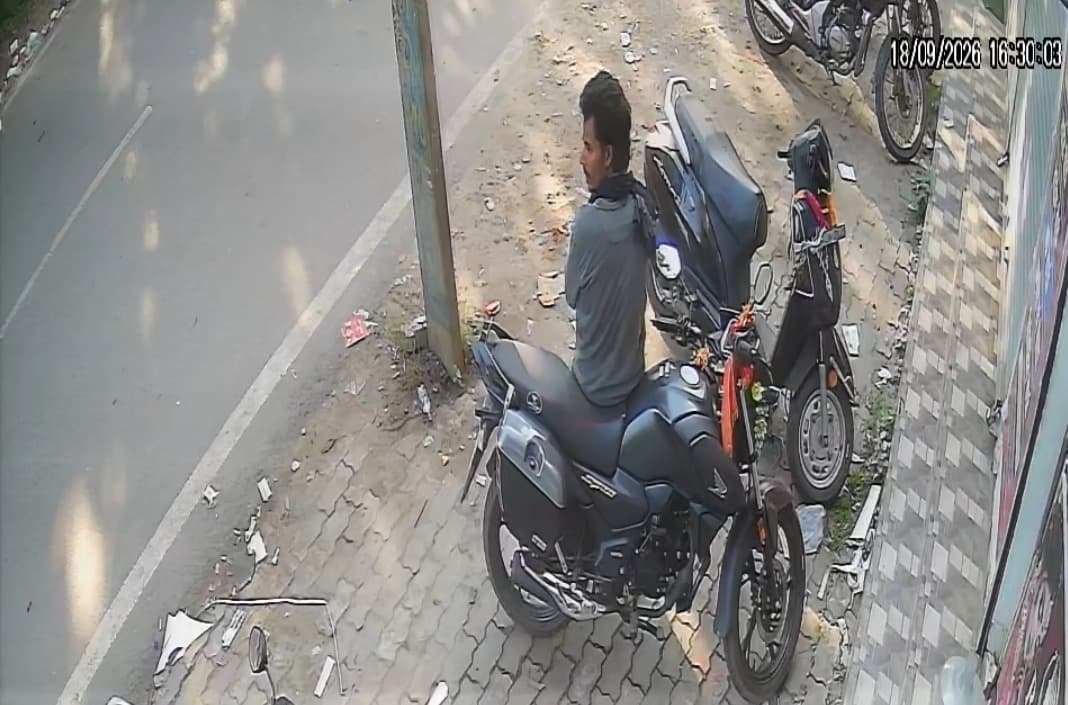 जुल्लू पार्क चौक से होंडा स्कूटी चोरी, कैमरे में चेहरा कैद