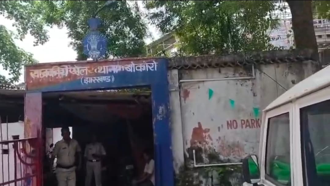 बोकारो में रेलवे ट्रैक पर मिले तीन युवकों के शव, इलाके में फैली सनसनी
