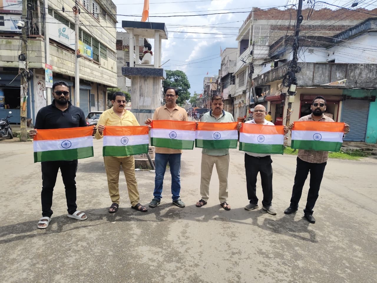 हर घर तिरंगा अभियान के तहत यूथ विंग ने बांटे 151 तिरंगे