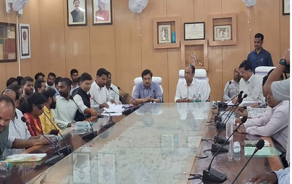 108 एंबुलेंसकर्मियों की हड़ताल 20 अक्टूबर तक स्थगित, मांगें लंबित