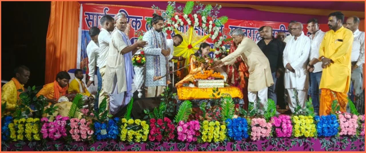 पूर्व विधायक ने किया प्रवचन मंच का उद्घाटन