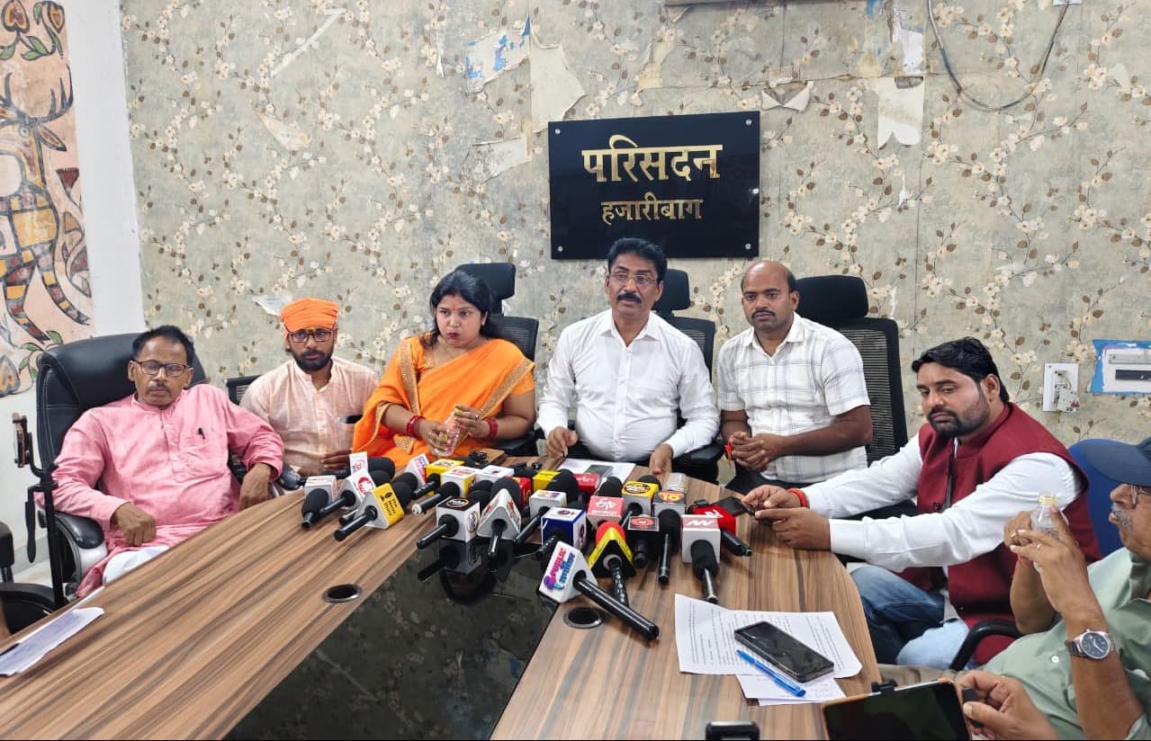 कांग्रेस नेता योगेंद्र साव के बयानों पर भाजपा का पलटवार, हजारीबाग की सियासत का पारा चढ़ा 
