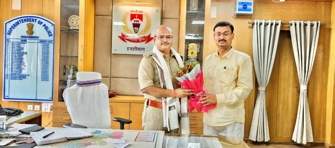 हजारीबाग के नए एसपी अमन कुमार से मिले जिला परिषद उपाध्यक्ष किशुन यादव