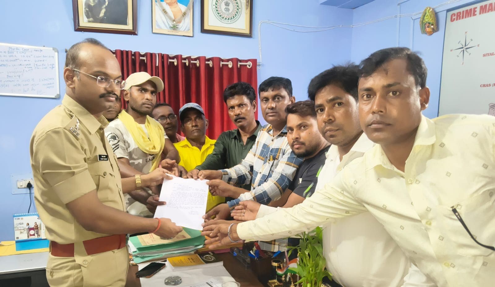 चंदनकियारी में शहीद रघुनाथ महतो की प्रतिमा क्षतिग्रस्त, अज्ञात पर प्राथमिकी दर्ज, पुलिस जांच में जुटी