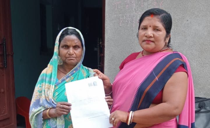 एसआईआर-2026 अभियान में उत्कृष्ट प्रदर्शन पर अनिता कुमारी और मंजूषा राय बनीं '#Bokaro: BLO of the Day'