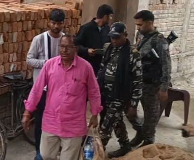 हजारीबाग में पंचायत सचिव रिश्वत लेते गिरफ्तार
