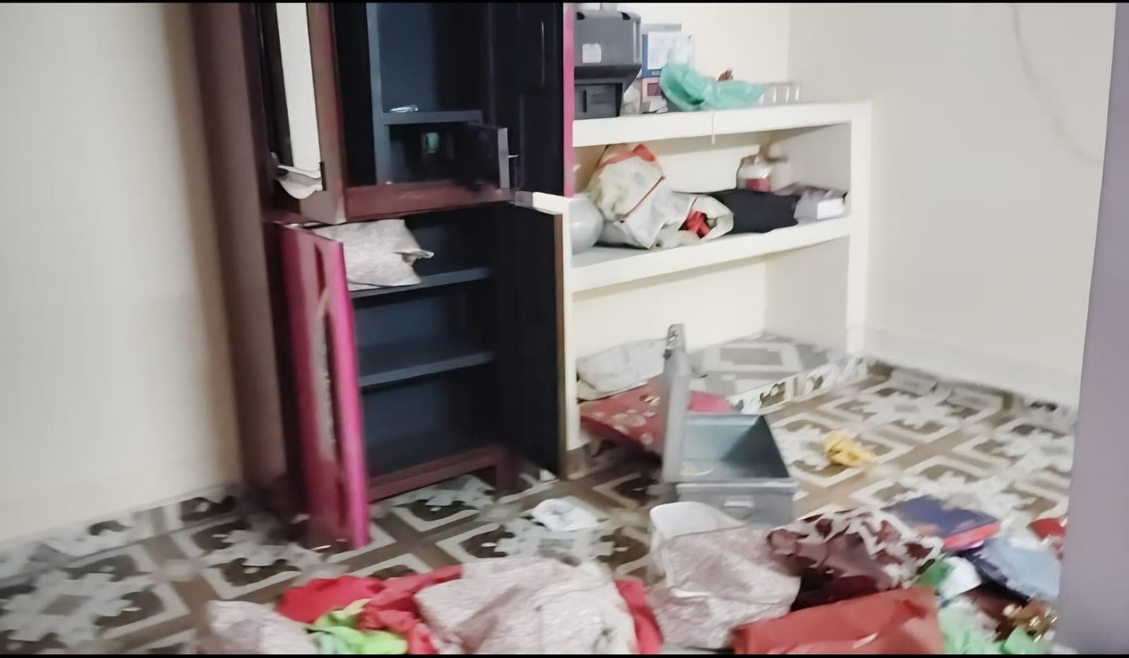 दांतू में लाखों की चोरी, सोना-चांदी और नकदी ले उड़े चोर
