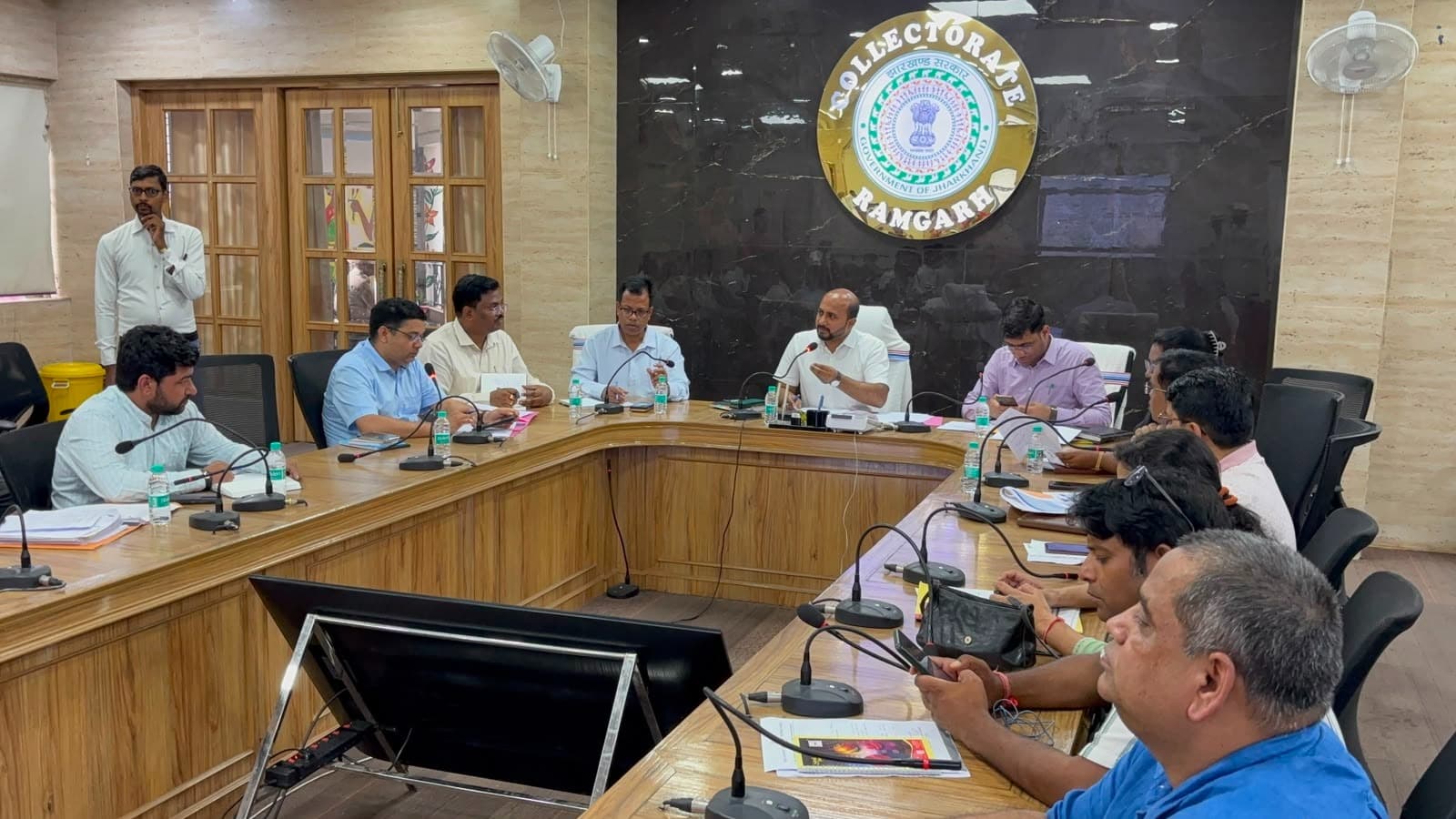 जिला स्तरीय समन्वय समिति की बैठक में विकास योजनाओं की समीक्षा, उपायुक्त ने दिए आवश्यक निर्देश