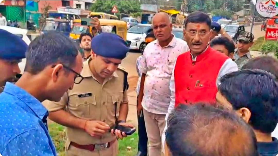 रांची में दिनदहाड़े बड़ी चोरी: डॉक्टर के घर से 50 लाख से अधिक के गहने और 5 लाख नकद ले उड़े बदमाश, जांच के लिए SIT गठित