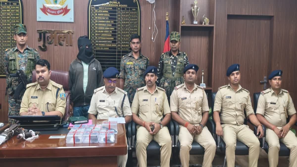 गुमला के भरनो में हथियारों का जखीरा बरामद, आरोपी गिरफ्तार