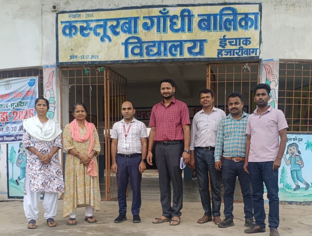 कस्तूरबा गांधी बालिका विद्यालय में खाद्य सुरक्षा टीम का औचक निरीक्षण, जांच के लिए लिए गए खाद्य पदार्थों के नमूने