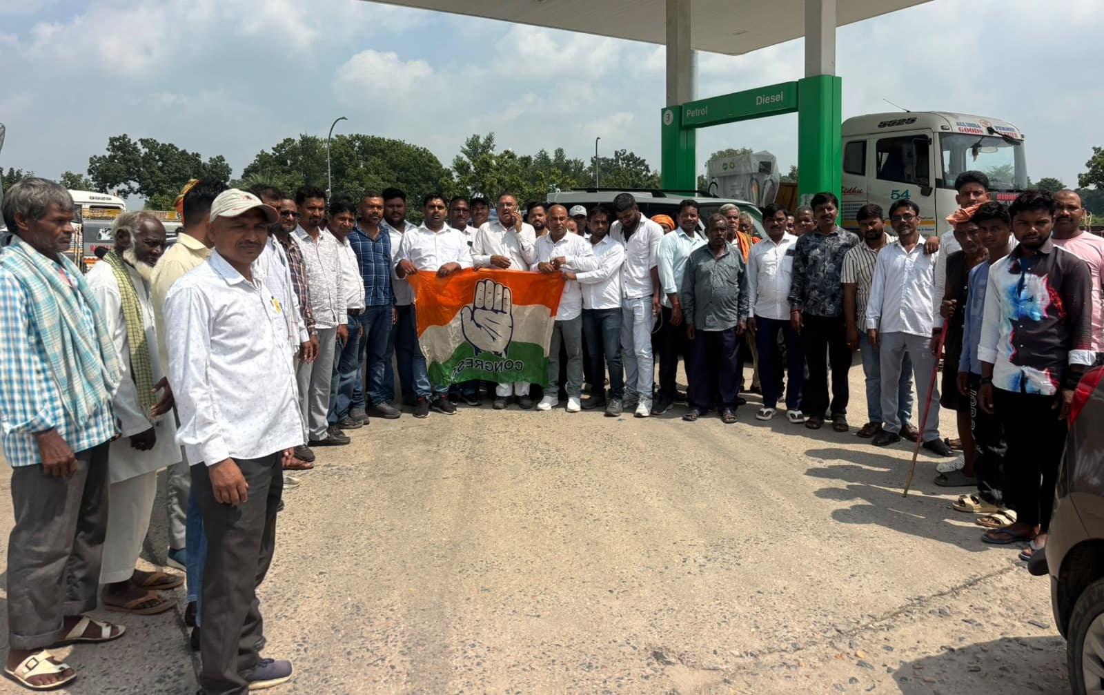 चुनाव आयोग की कार्यप्रणाली के खिलाफ कांग्रेस का हल्ला बोल