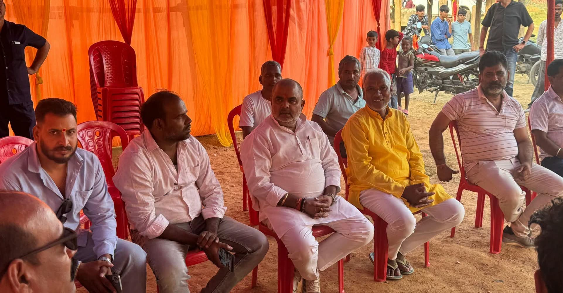 कठौतिया दुर्गा पूजा समारोह में शामिल हुए वरिष्ठ कांग्रेसी नेता मुन्ना सिंह