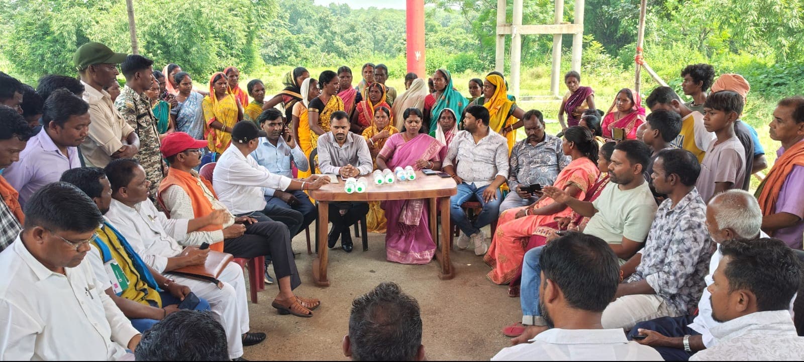 बस स्टैंड निर्माण के प्रस्तावित स्थल पर ग्रामीणों ने जताया विरोध, वैकल्पिक जगह की मांग